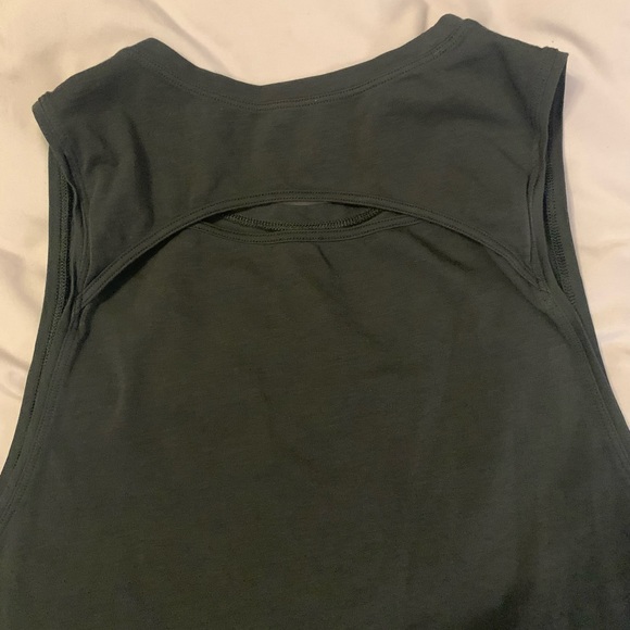 Cropped Tank - Picture 2 of 3